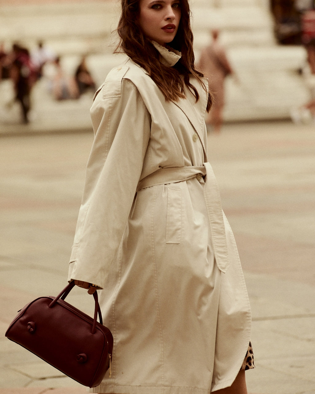 Alina Smooth handbag in pelle di vitello con tracolla regolabile e staccabile