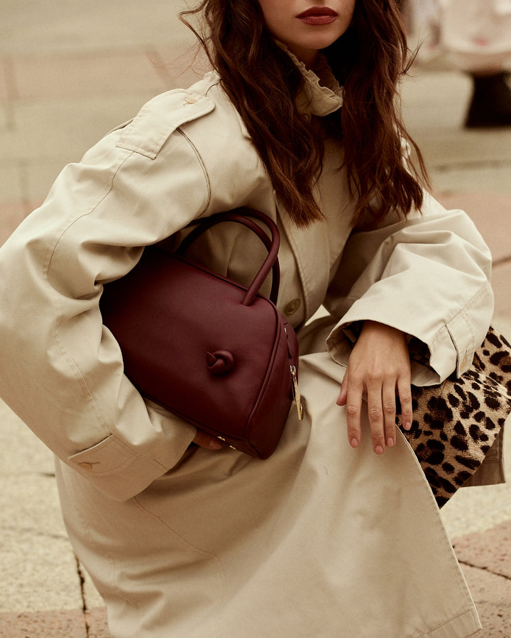 Alina Smooth handbag in pelle di vitello con tracolla regolabile e staccabile