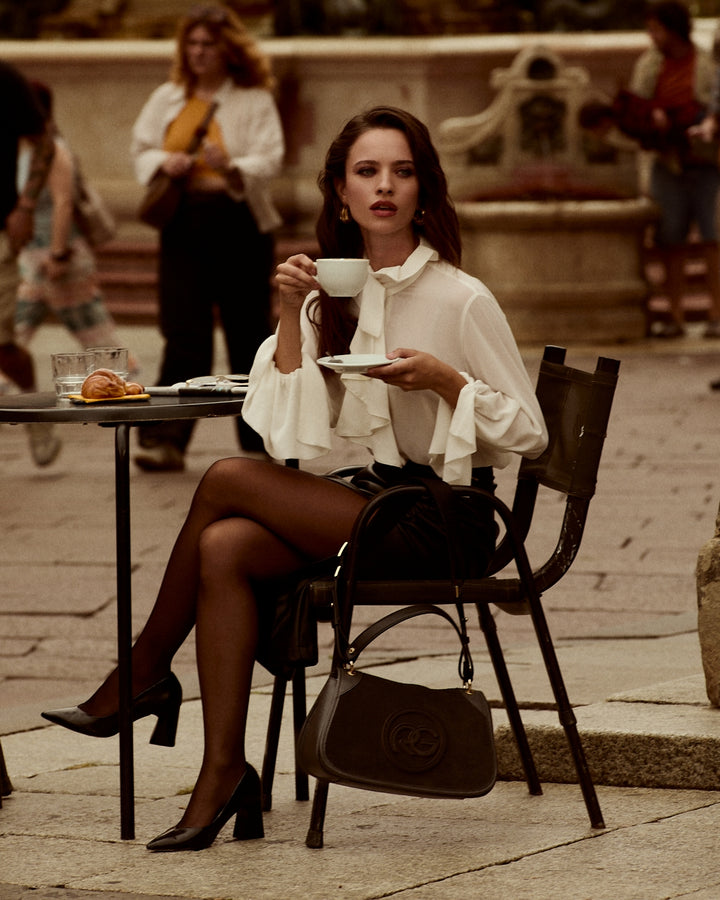 Roberta Suede – Borsa messenger media in camoscio e pelle martellata con tracolla regolabile