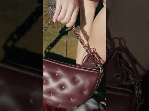 Marika purse in soft nappa with chain shoulder strap and leather sleeve