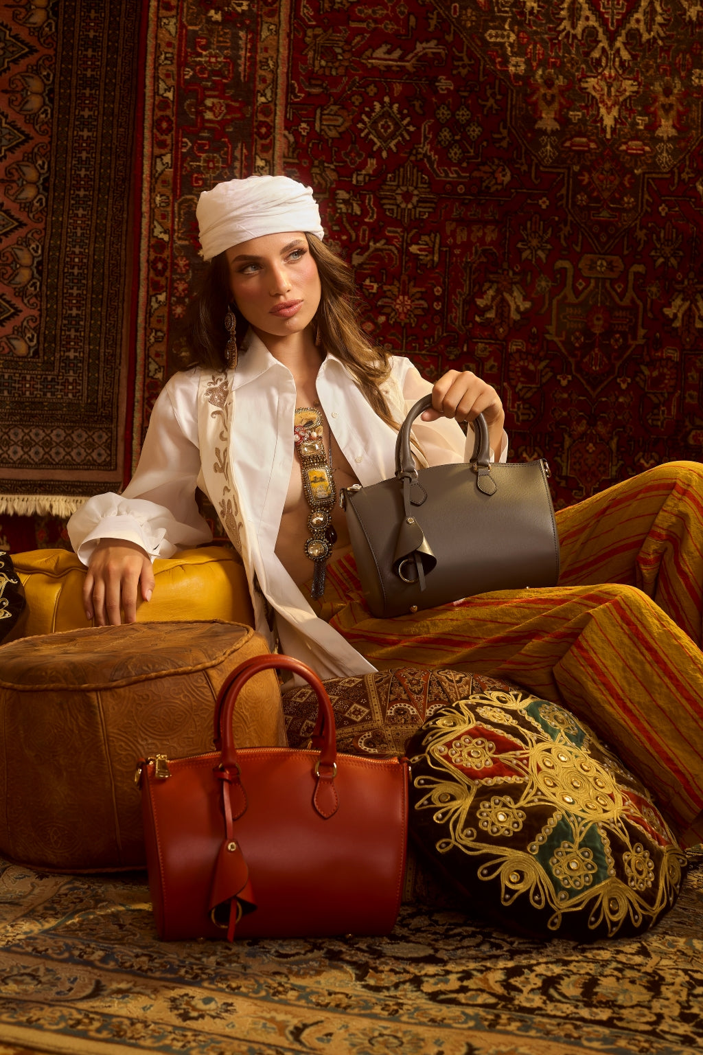 Nicole bowling bag in "light saffiano" print leather with detachable and adjustable shoulder strap