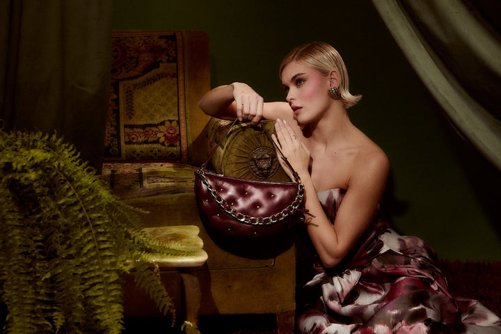 Marika purse in soft nappa with chain shoulder strap and leather sleeve