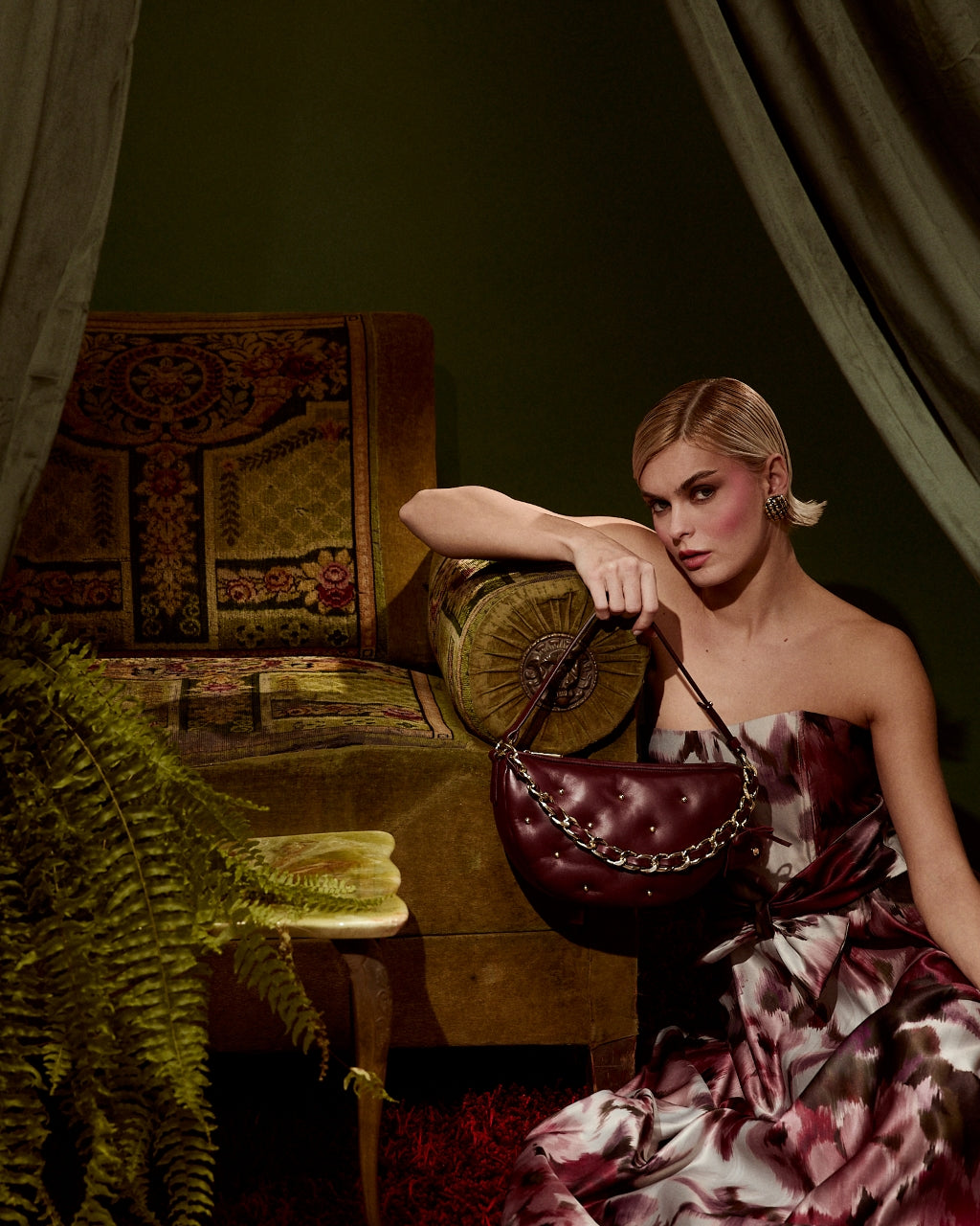 Marika purse in soft nappa with chain shoulder strap and leather sleeve