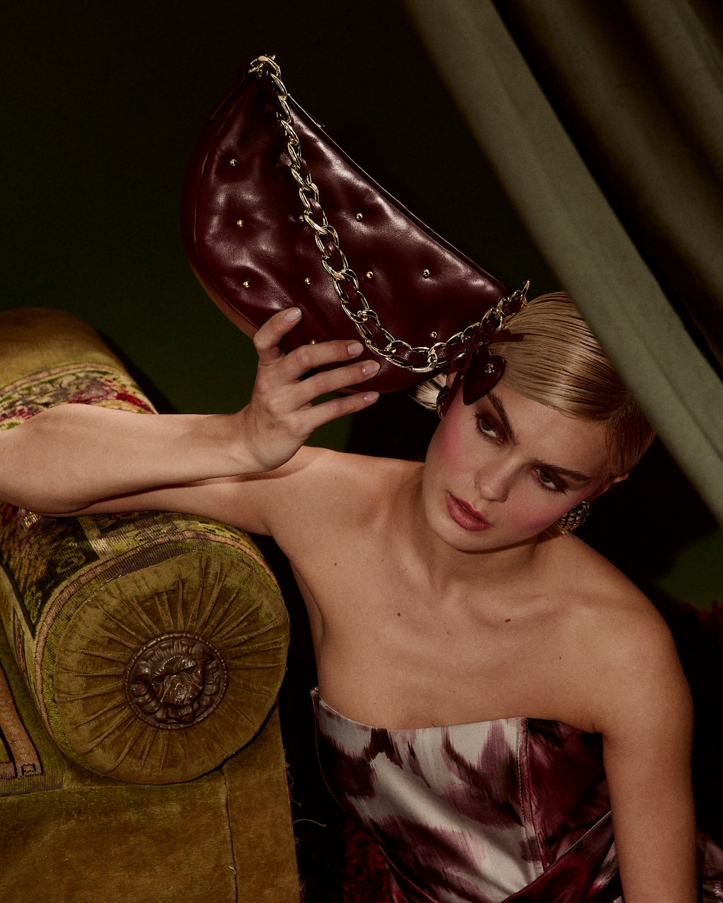 Marika purse in soft nappa with chain shoulder strap and leather sleeve