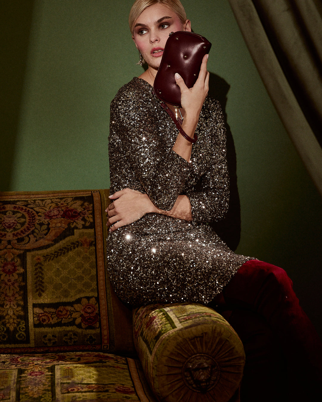 Marika purse in soft nappa with chain shoulder strap and leather sleeve