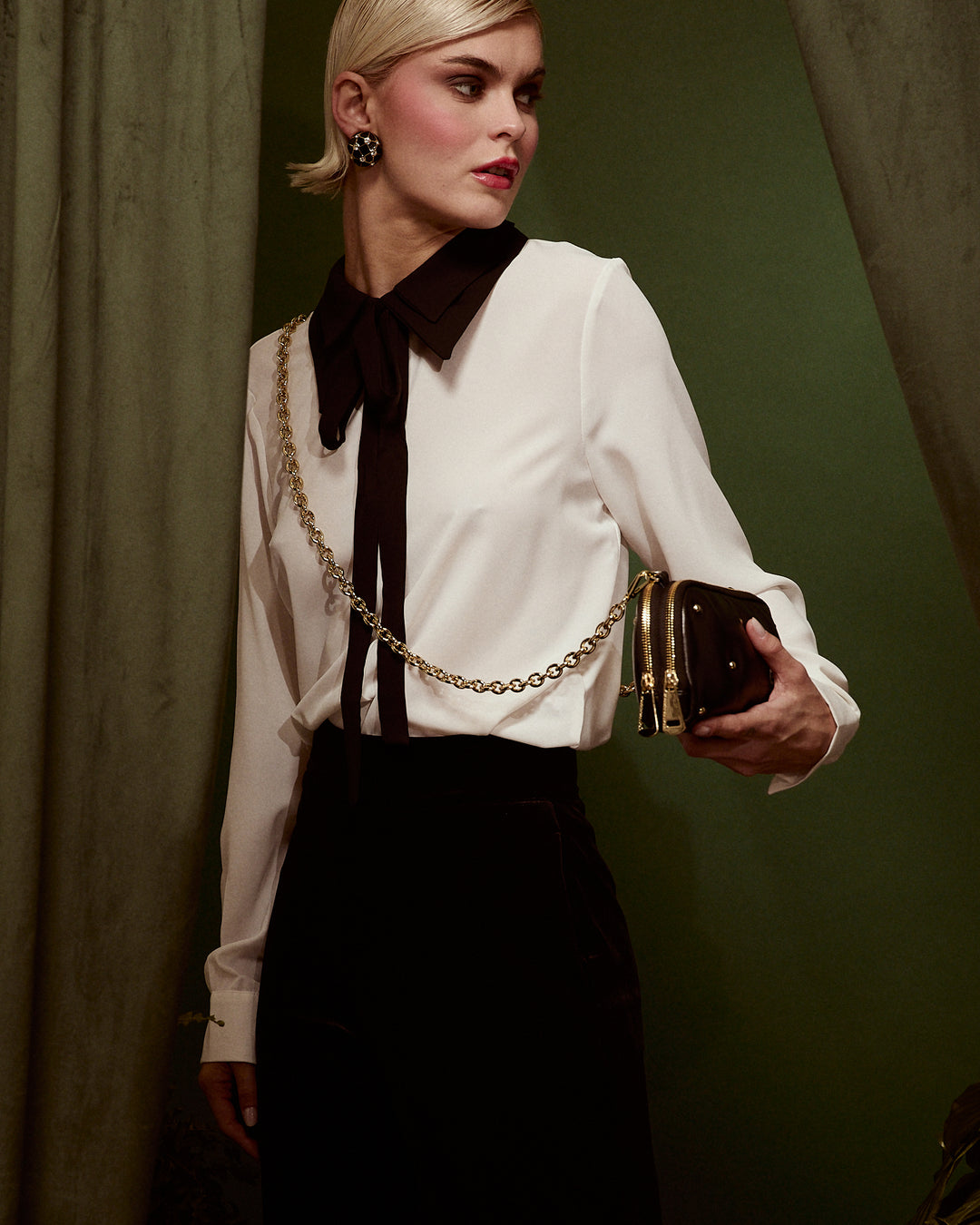 Marika purse in soft nappa with chain shoulder strap and leather sleeve