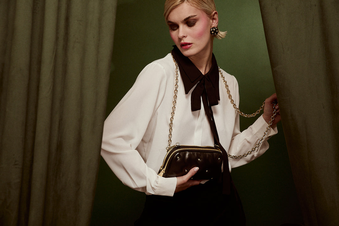 Marika purse in soft nappa with chain shoulder strap and leather sleeve