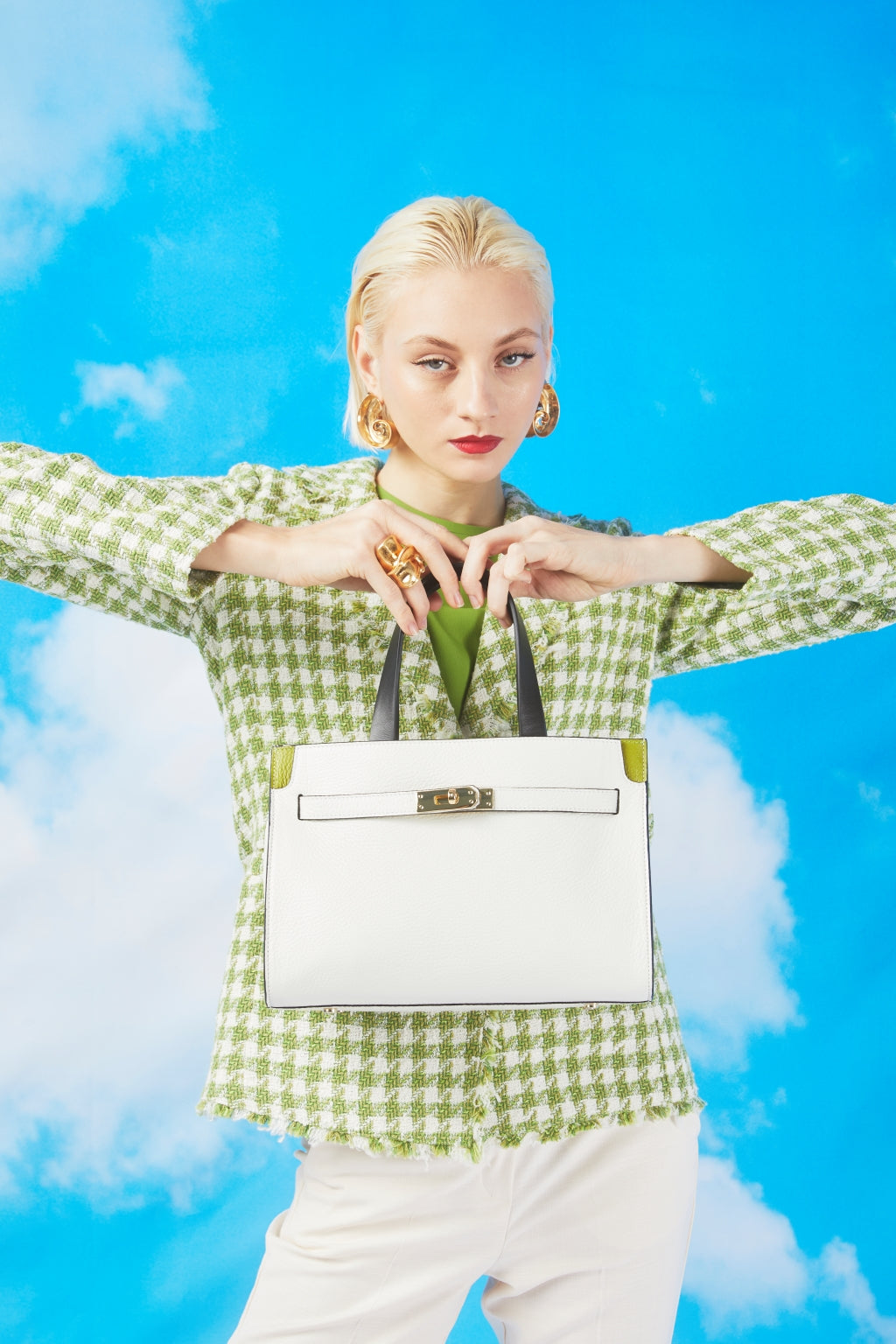 Frida Handbag in pelle martellata con tracolla logata in tessuto regolabile