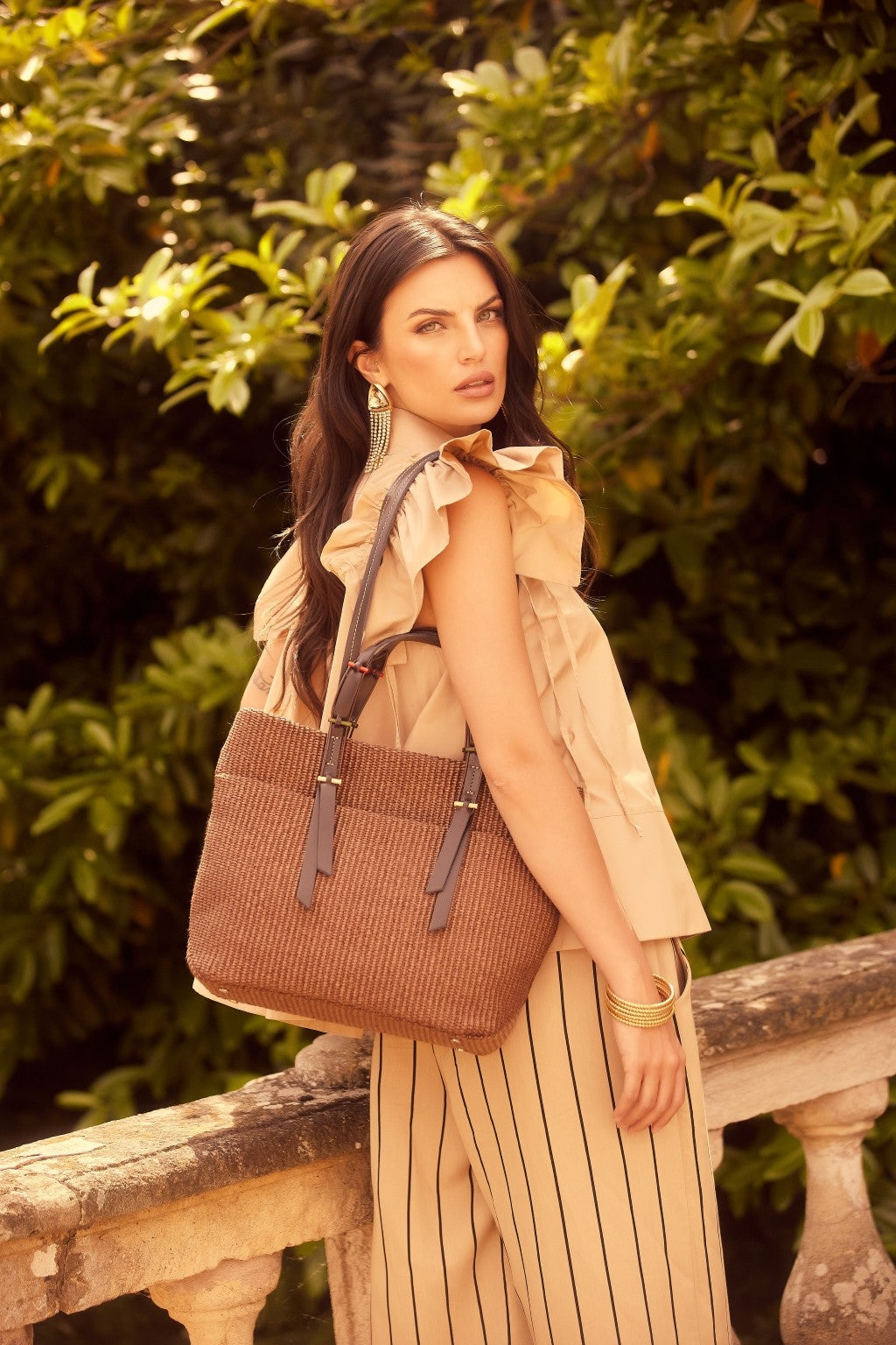 Fernanda Tote  in rafia  con finiture in pelle di vitello a doppia portabilità mano o shopping