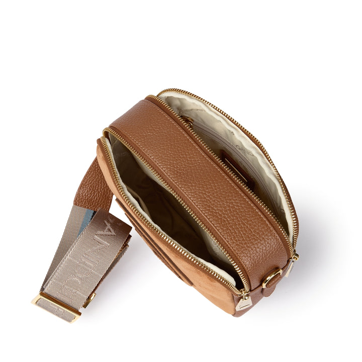 Roberta Suede – Camera compatta in camoscio e pelle martellata con tracolla regolabile