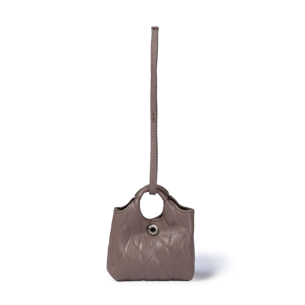 Porta air pods Alina charms in pelle stampa treccia con anella portachiavi