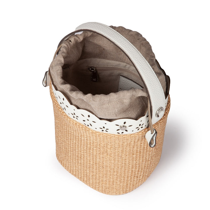 Diletta Bucket in rafia con balza in pelle laserata con tracolla staccabile