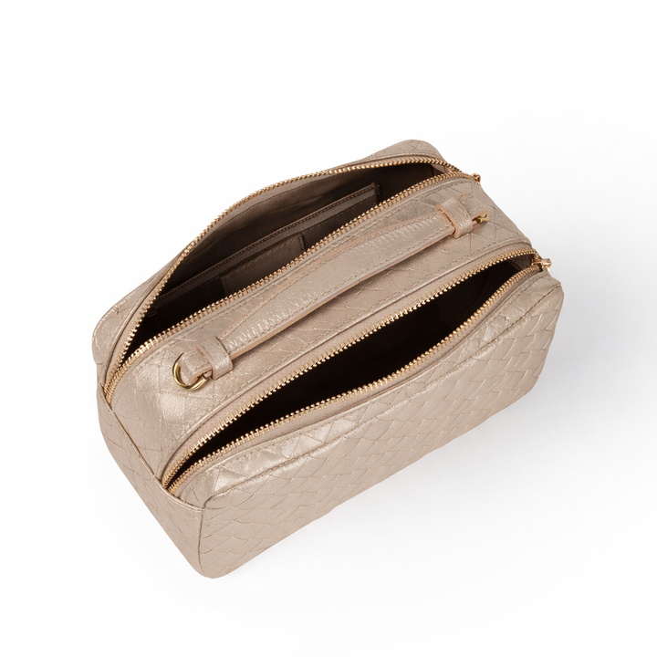 Brigida Woven camera leather bag with double compartment and gold chain shoulder strap with protective leather shoulder pad