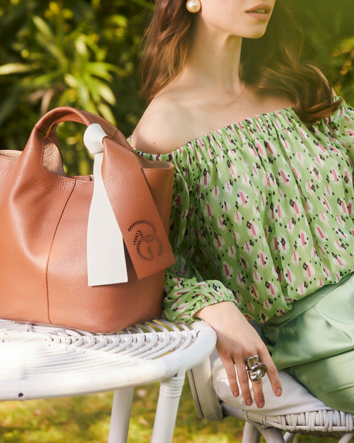 Maia handbag handbag in textured leather and detachable shoulder strap