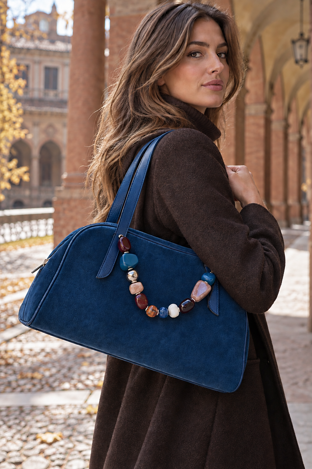 Vittoria Bowling Suede – Borsa in Camoscio Rasato con Manico Gioiello e Doppi Manici a Spalla