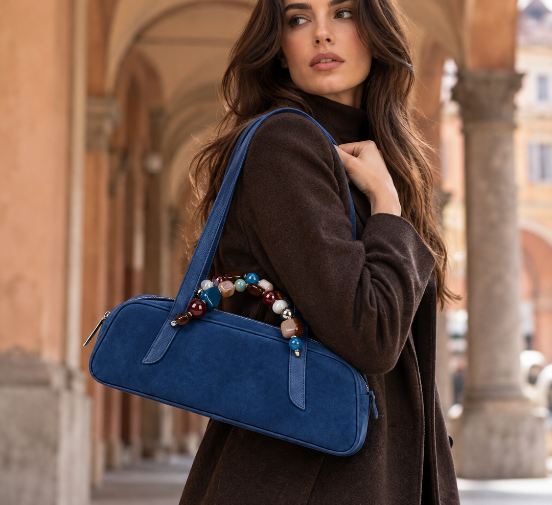Vittoria East-West Suede – Camoscio Rasato con Manico Gioiello e Doppi Manici a Spalla