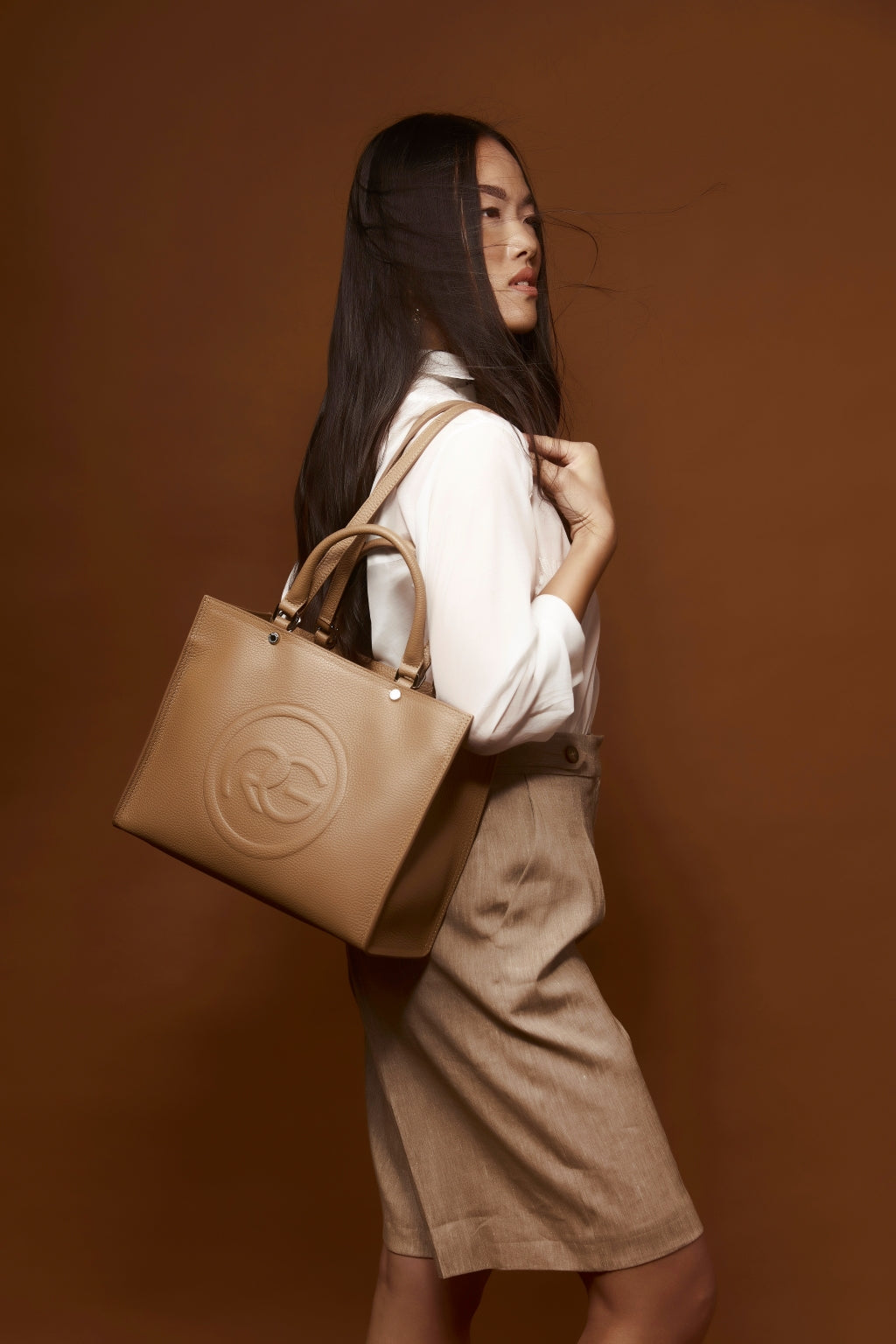Roberta Pelle medium Borsa a mano in pelle con doppi spallacci per essere portata a spalla  e tramezza