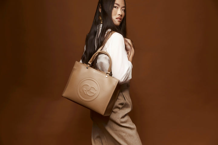 Roberta Pelle medium Borsa a mano in pelle con doppi spallacci per essere portata a spalla  e tramezza