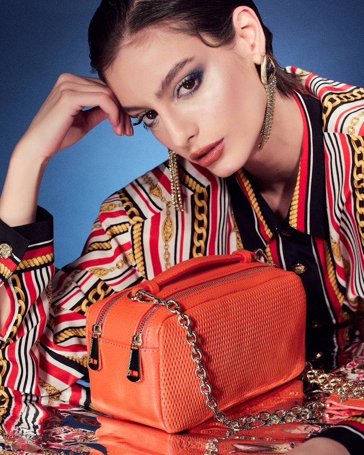 Brigida Woven camera leather bag with double compartment and gold chain shoulder strap with protective leather shoulder pad