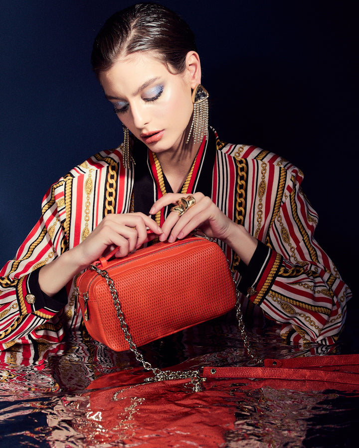 Brigida Woven camera leather bag with double compartment and gold chain shoulder strap with protective leather shoulder pad