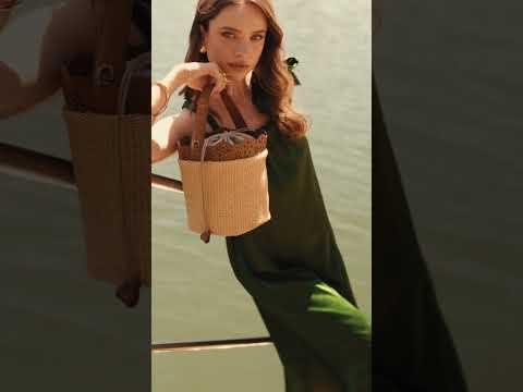 Diletta Shopping - Tote  in rafia con balza in pelle laserata con tracolla staccabile