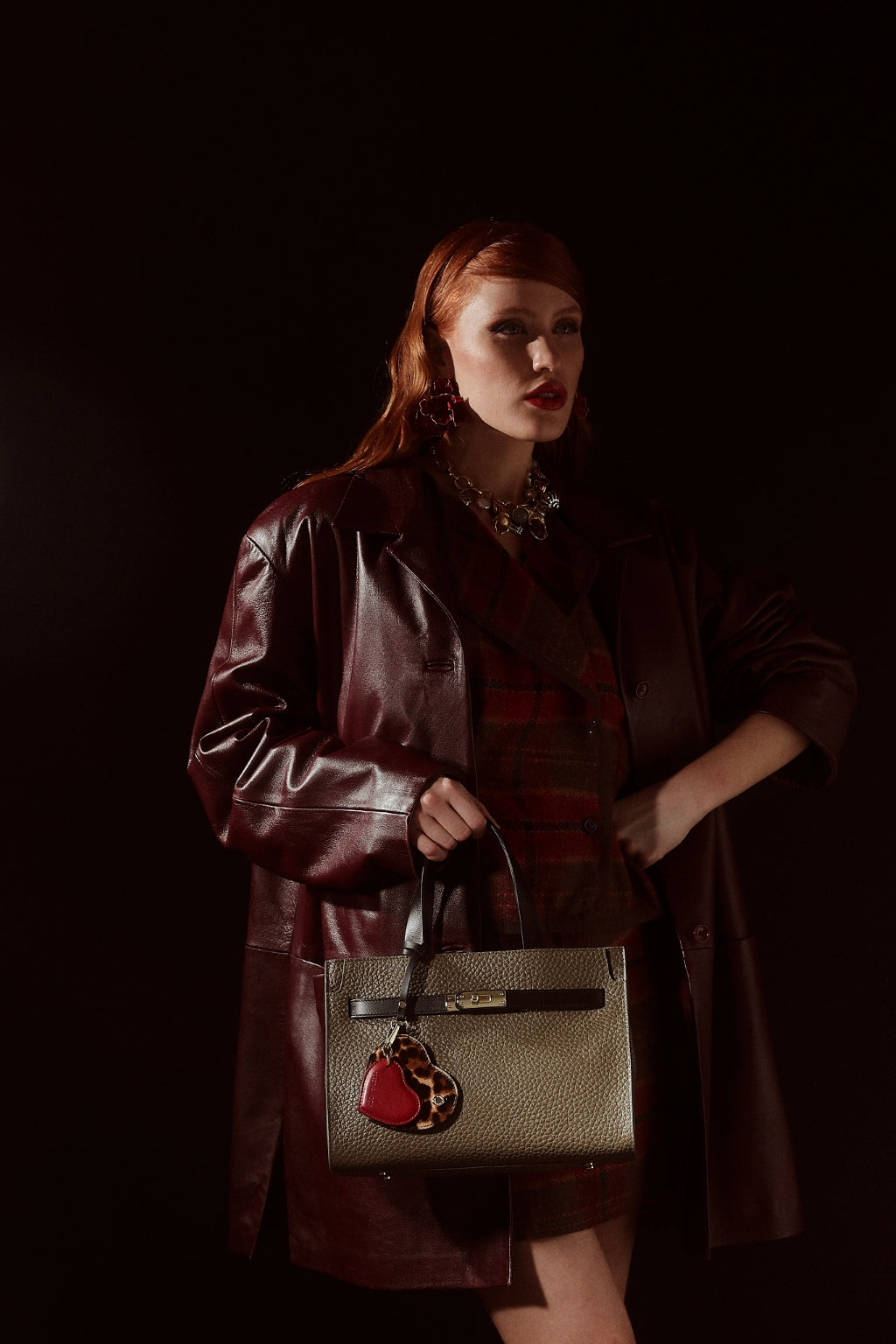 Frida Handbag in hammered leather with adjustable fabric shoulder strap
