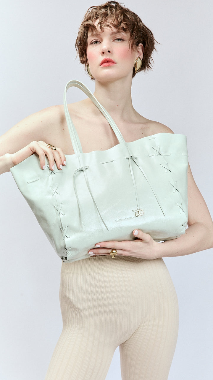 Naomi Glossy – Borsa Shopping in Morbido Vitello con Cuciture a Mano