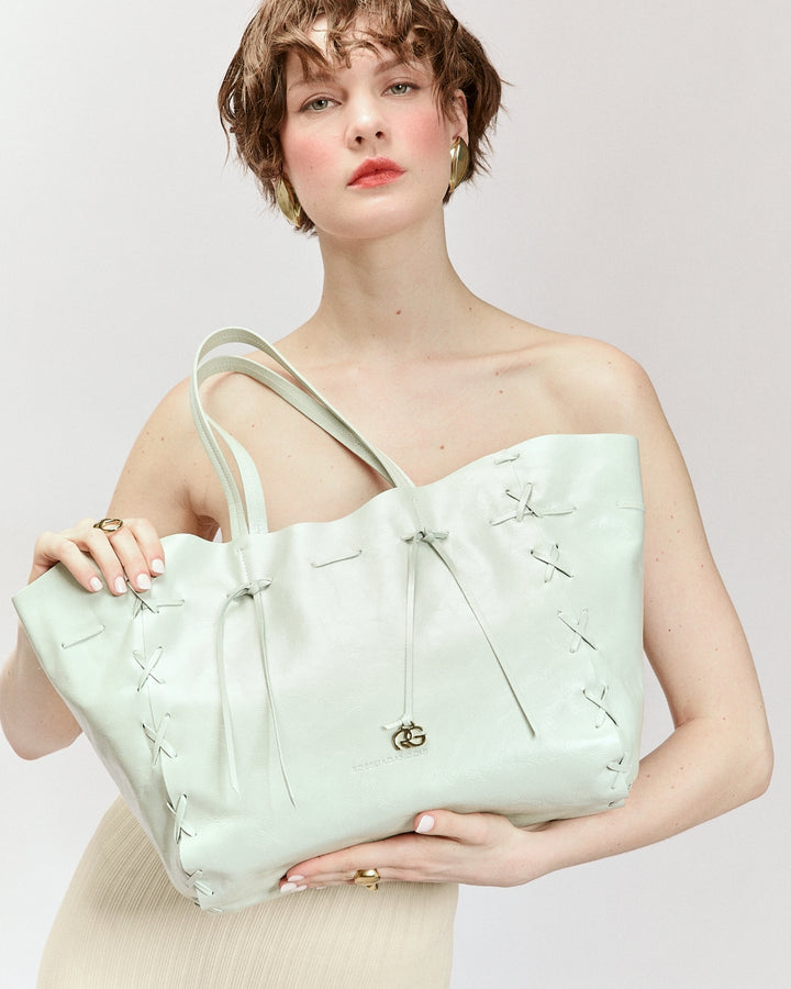 Naomi Glossy – Borsa Shopping in Morbido Vitello con Cuciture a Mano