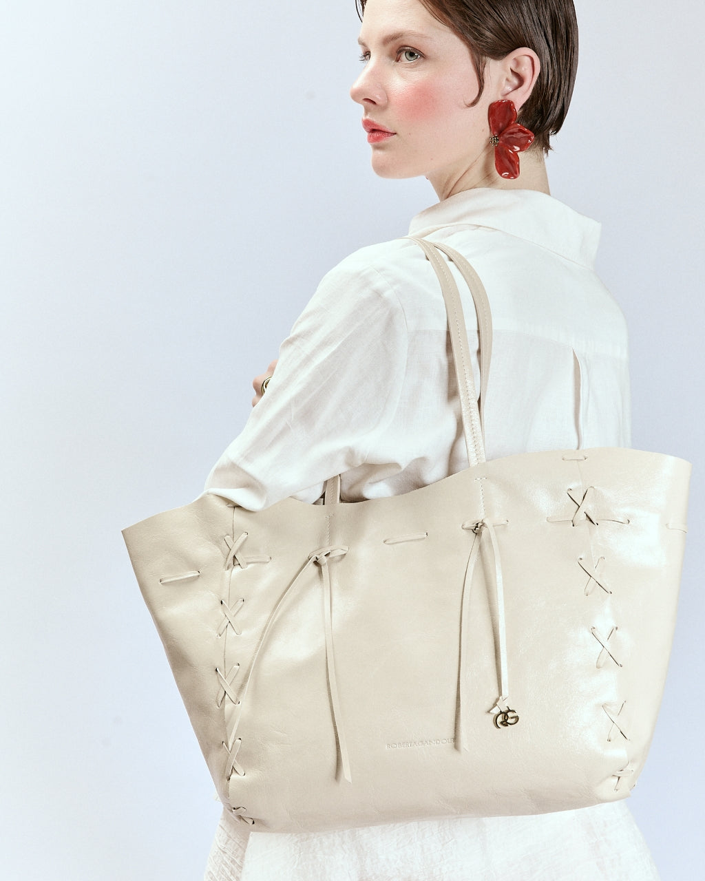 Naomi Glossy – Borsa Shopping in Morbido Vitello con Cuciture a Mano