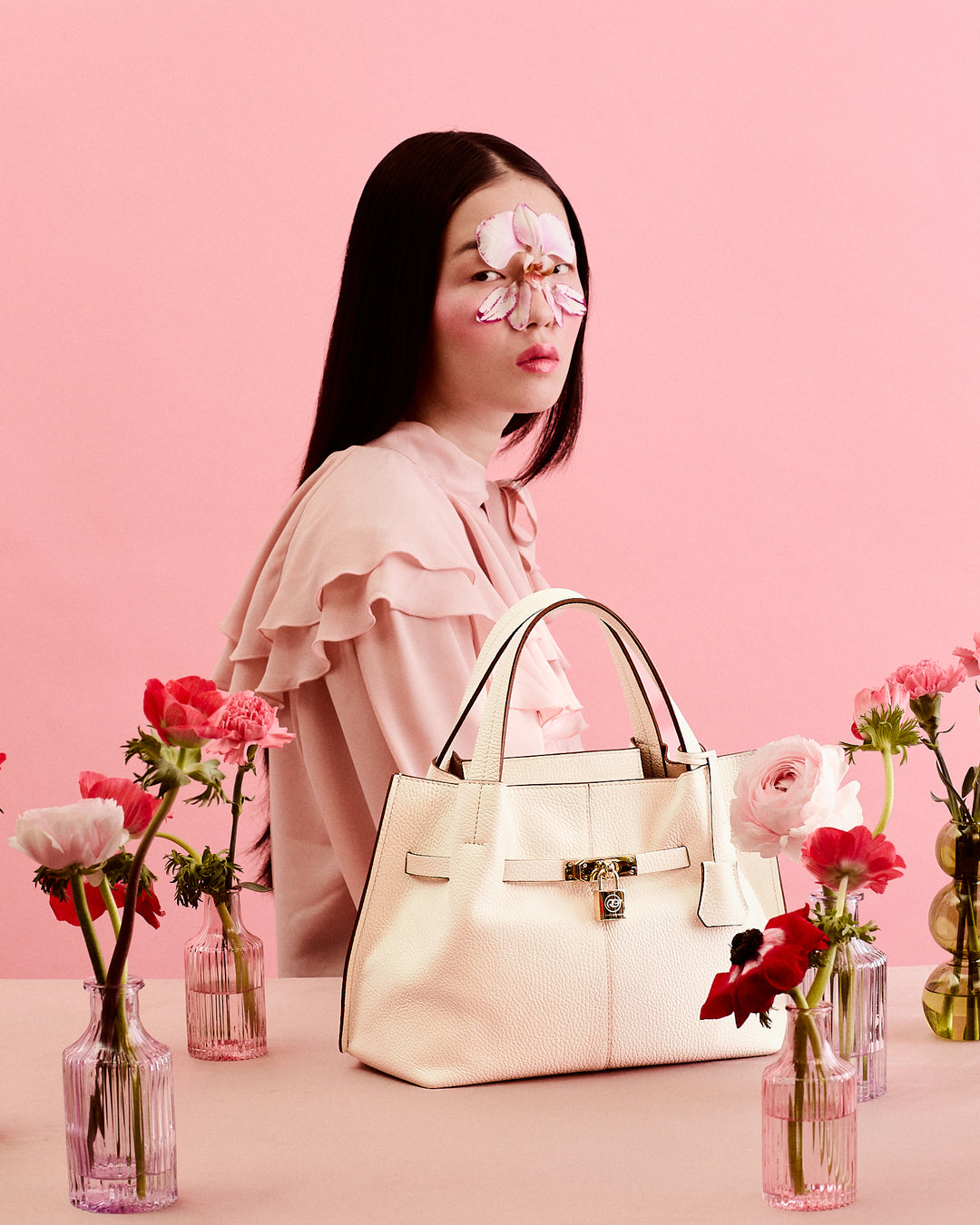 Giorgia handbag leather bag with detachable and adjustable logoed shoulder strap