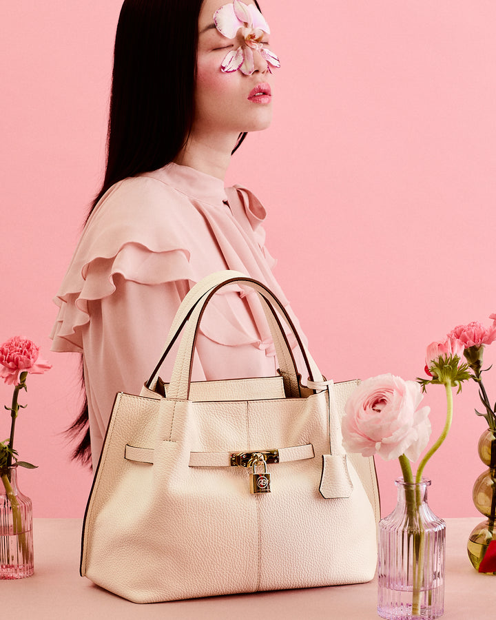 Giorgia handbag leather bag with detachable and adjustable logoed shoulder strap
