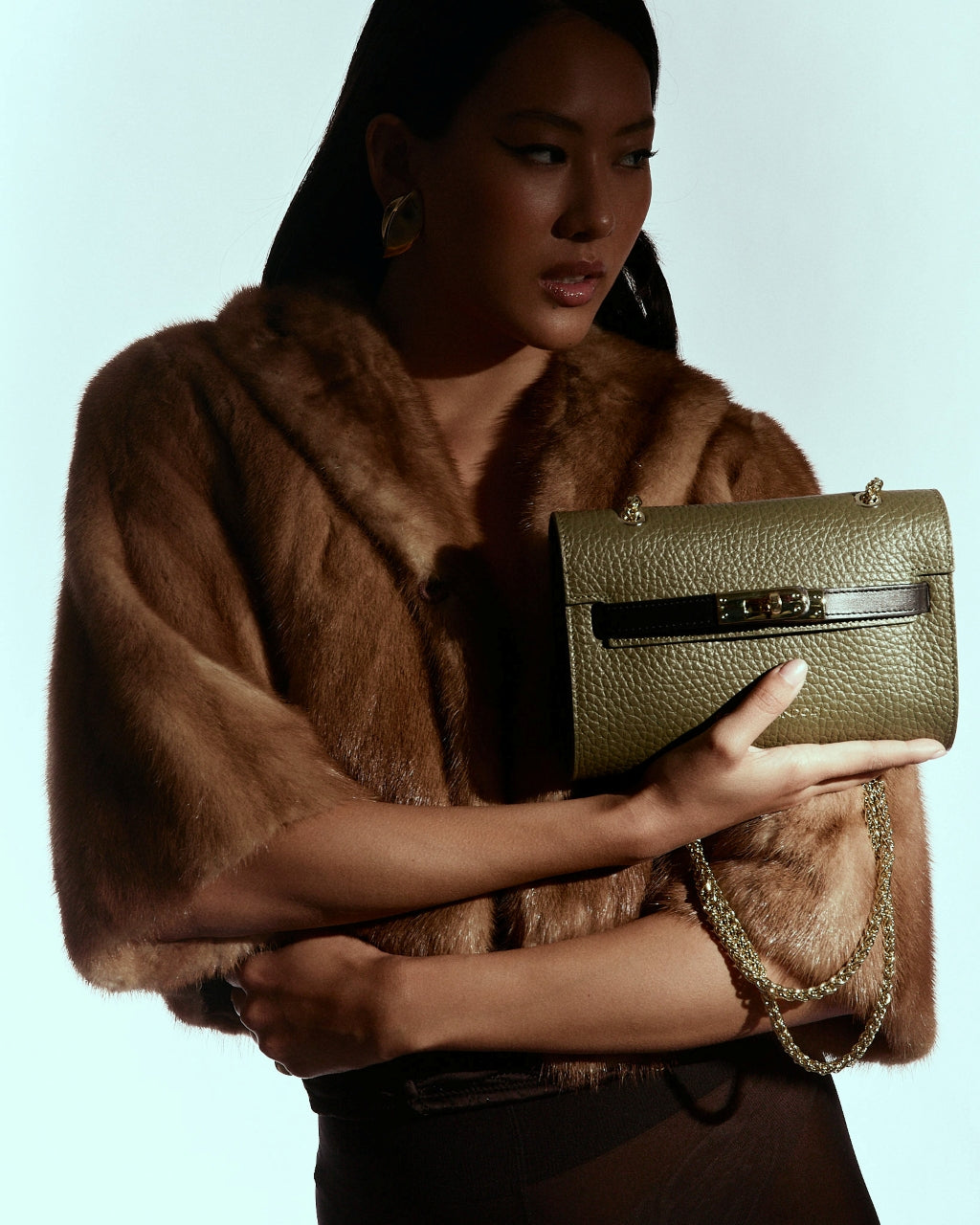 Frida Satchel in grained leather with adjustable fabric shoulder strap