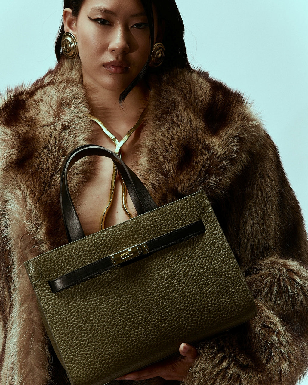 Frida Handbag in hammered leather with adjustable fabric shoulder strap