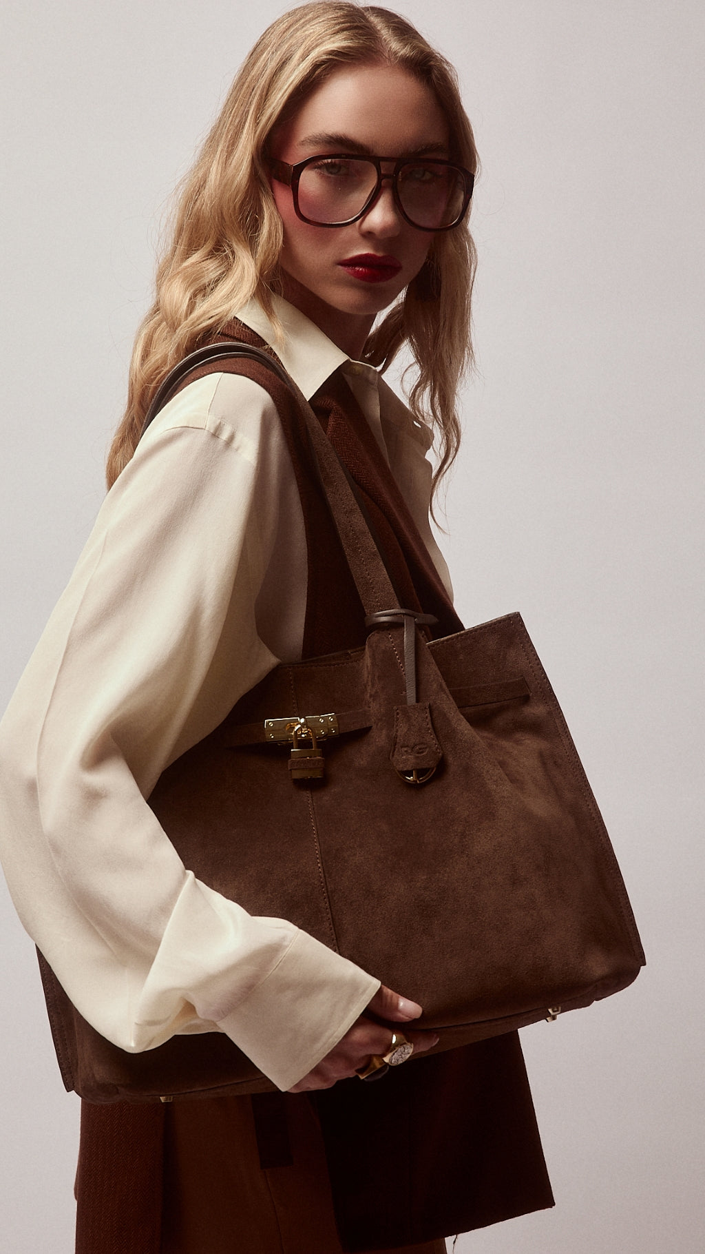 Sveva Suede Tote in pelle con interno organizzato e chiusura a girello decorativa