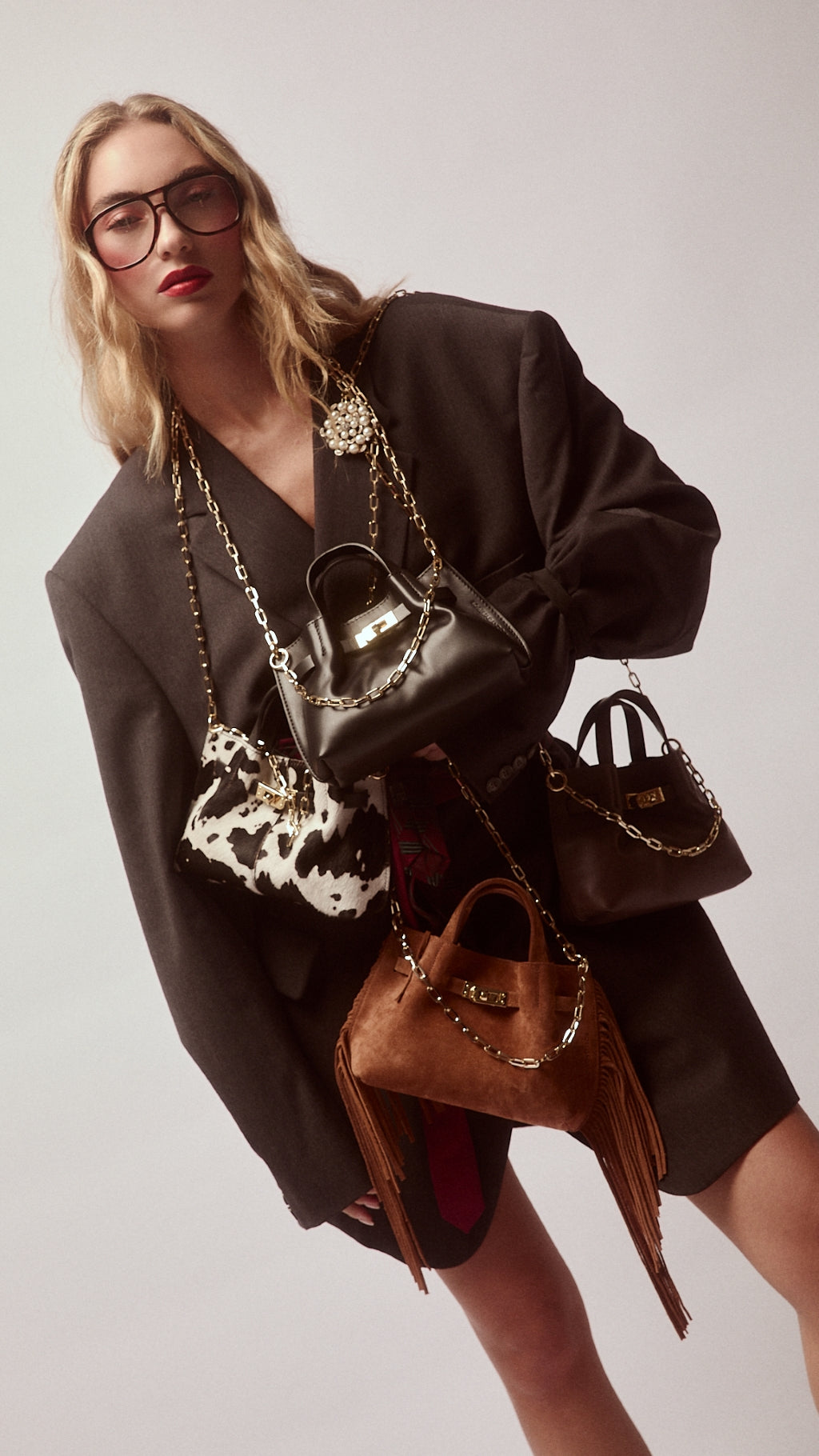 Sveva Mini Suede Fringes – Borsa a mano in pelle scamosciata con frange e chiusura girello