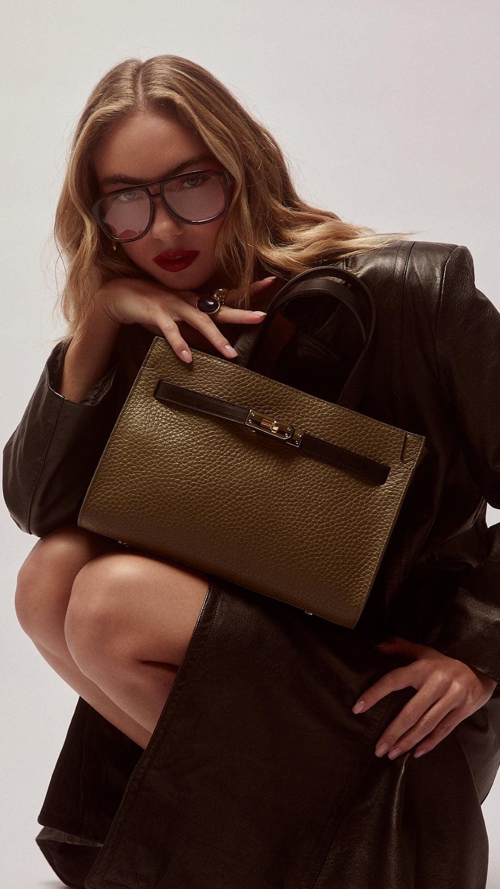 Frida Handbag in hammered leather with adjustable fabric shoulder strap