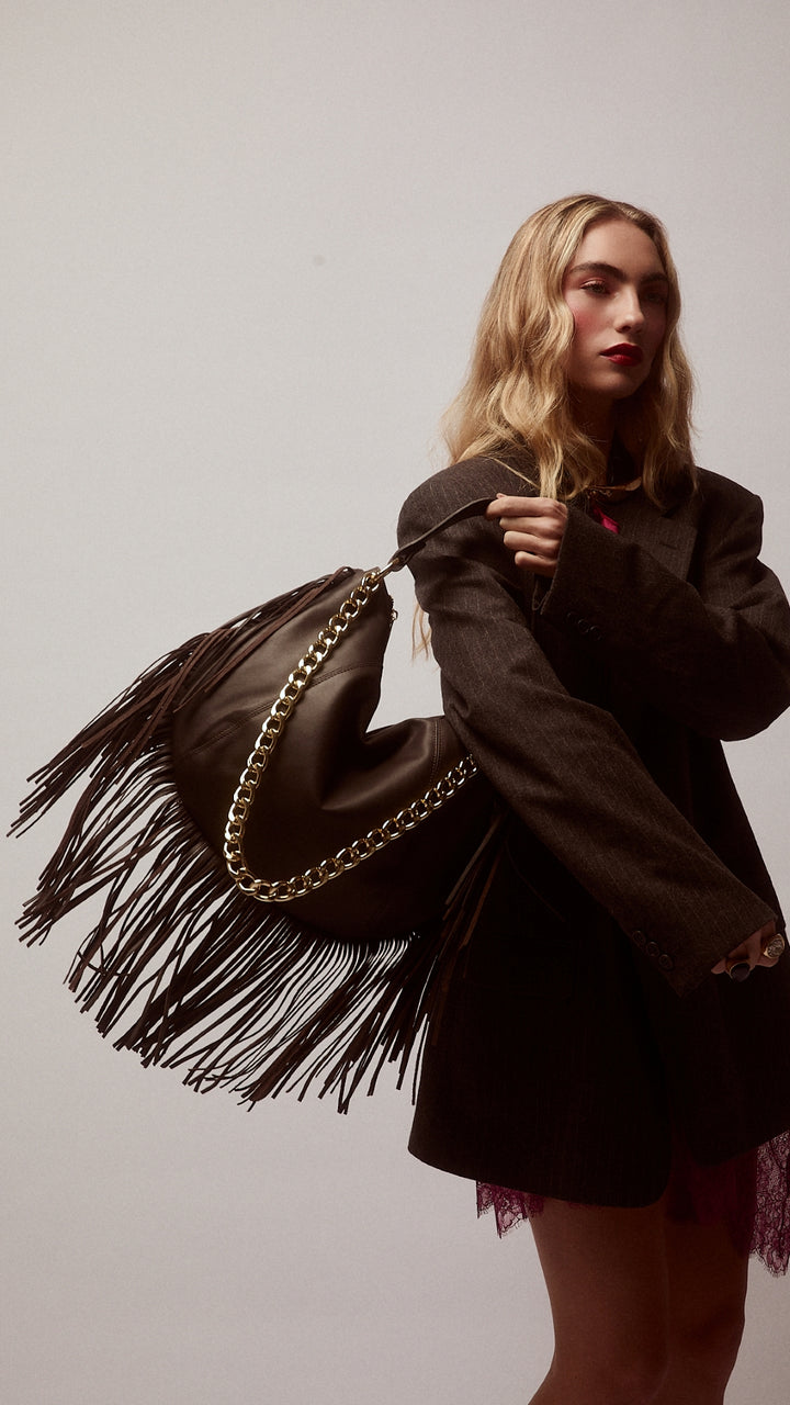 Kate – Hobo bag in pelle con frange lunghe e catena dorata removibile