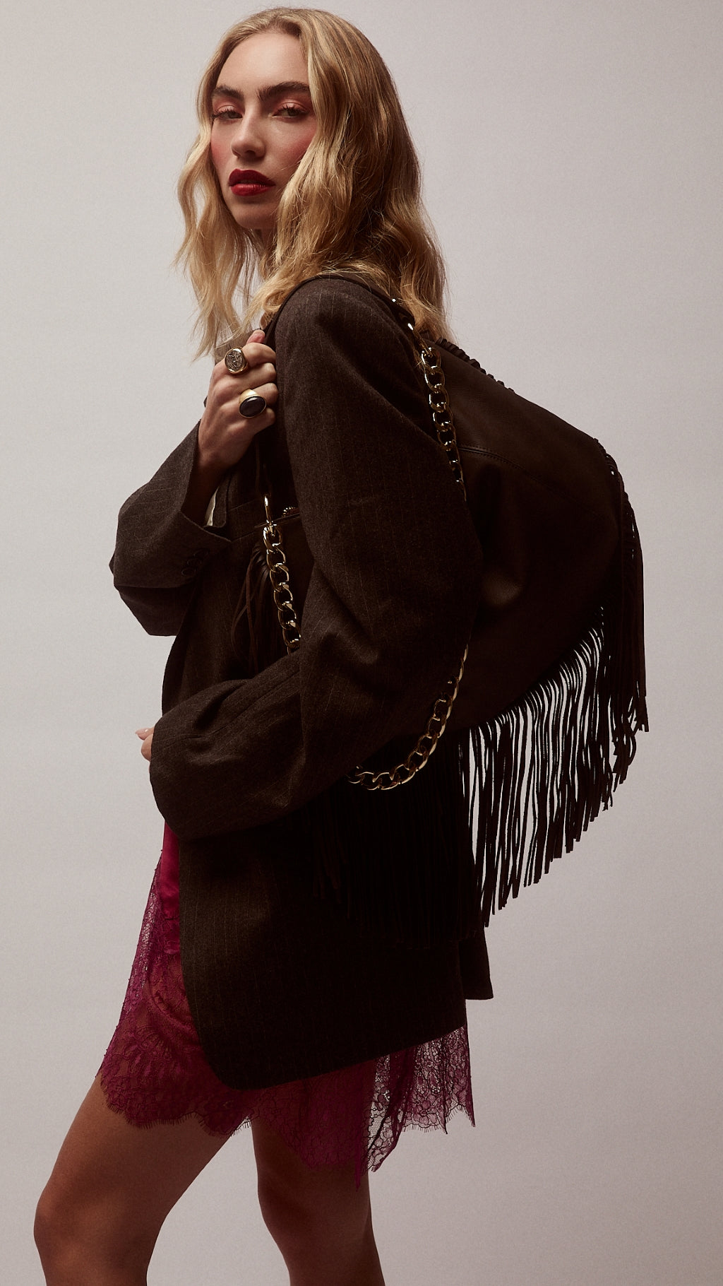 Kate – Hobo bag in pelle con frange lunghe e catena dorata removibile