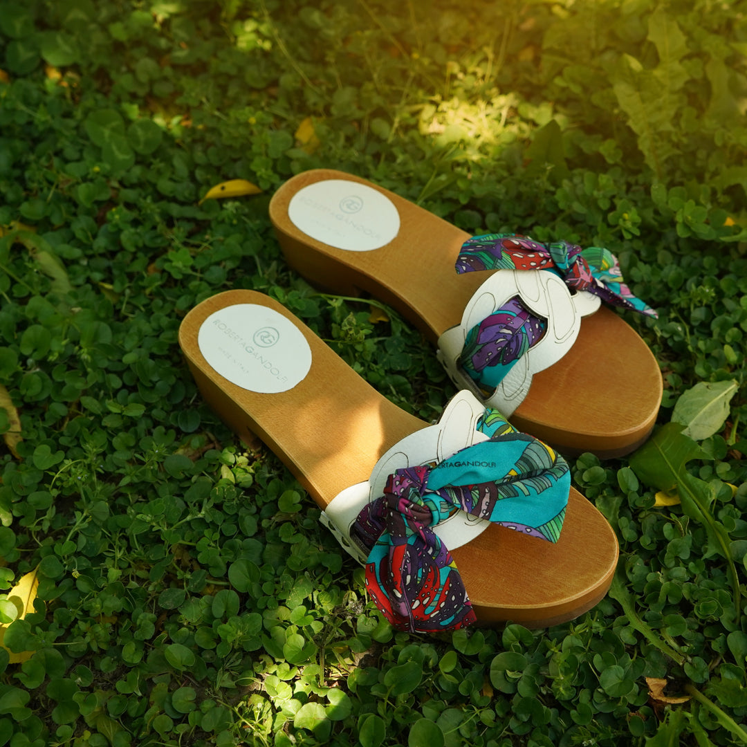 Lola Chain sandali in legno e pelle di vitello con fiocco stampa tropical