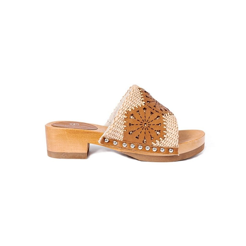 Sandalo Giulia platform in legno e tomaia in rafia e pelle di vitello laserata con disegno pizzo geometrico