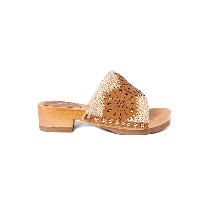 Sandalo Giulia platform in legno e tomaia in rafia e pelle di vitello laserata con disegno pizzo geometrico